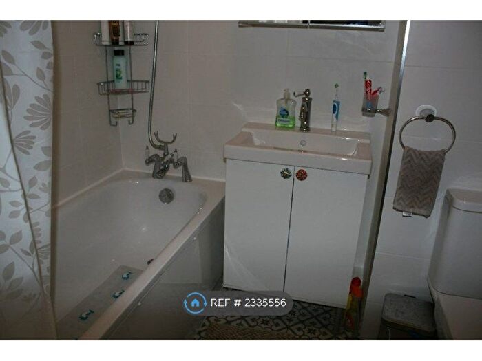 1 Bedroom Flat To Rent In Conway House, London, SW2