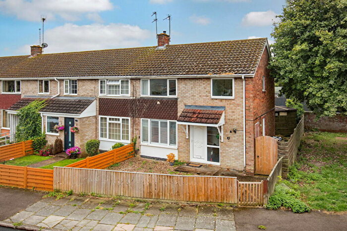 3 Bedroom End Of Terrace House To Rent In Taunton Avenue, Corby, Northamptonshire, NN18