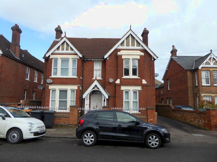 1 Bedroom Apartment To Rent In Flat, Kimbolton Avenue, MK40