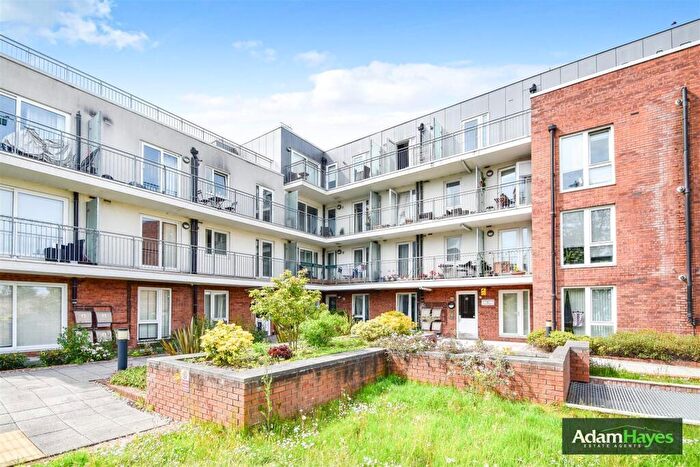 2 Bedroom Apartment For Sale In Lankaster Gardens, East Finchley, N2