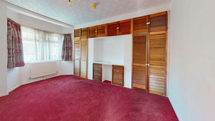 1 Bedroom Semi Detached House To Rent In Manor Way, Mitcham, CR4