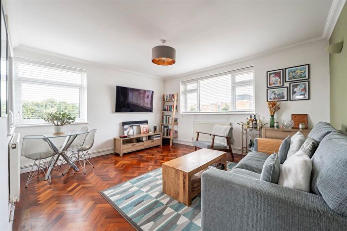 2 Bedroom Flat For Sale In Snakes Lane West, Woodford Green, IG8