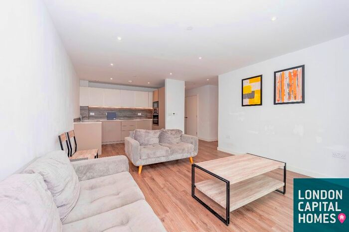2 Bedroom Flat To Rent In Newnton Cl, Woodberry Down, London, N4