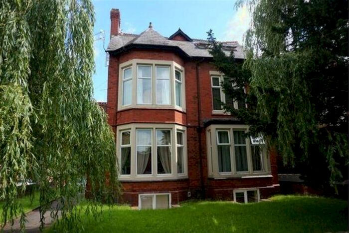 2 Bedroom Flat To Rent In Barlow Moor Road, Didsbury, Manchester, M20