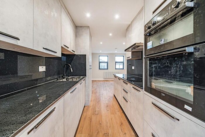 2 Bedroom Apartment To Rent In London, SE8