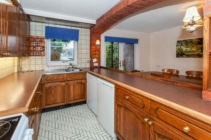 4 Bedroom Town House To Rent In Island Close, Staines-Upon-Thames, TW18