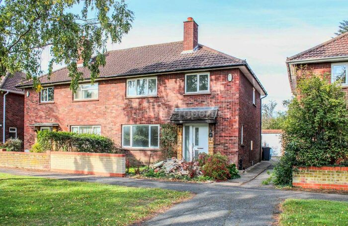 3 Bedroom Semi-Detached House To Rent In Harding Way, Cambridge, CB4