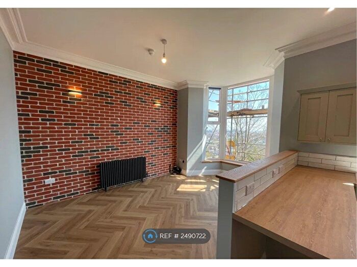 1 Bedroom Flat To Rent In Eaton Crescent, Swansea, SA1