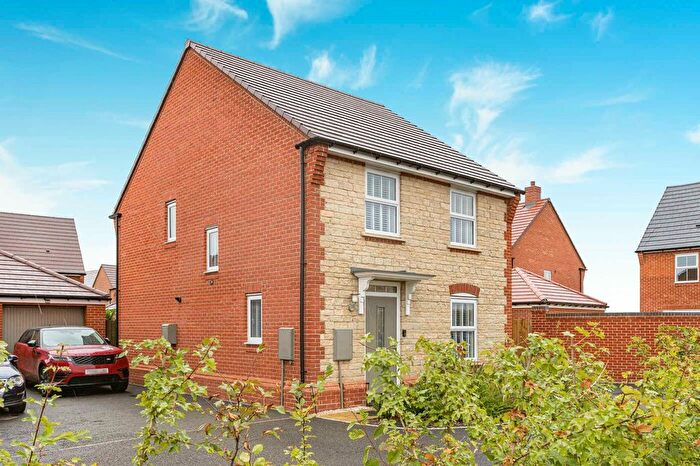 4 Bedroom Detached House For Sale In Gerard Avenue, Benson, OX10