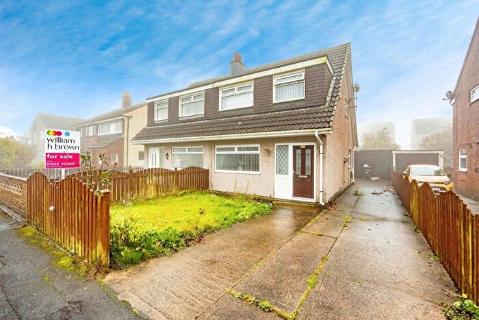 3 Bedroom Semi Detached House For Sale In Vicar Park Drive, Halifax, HX2