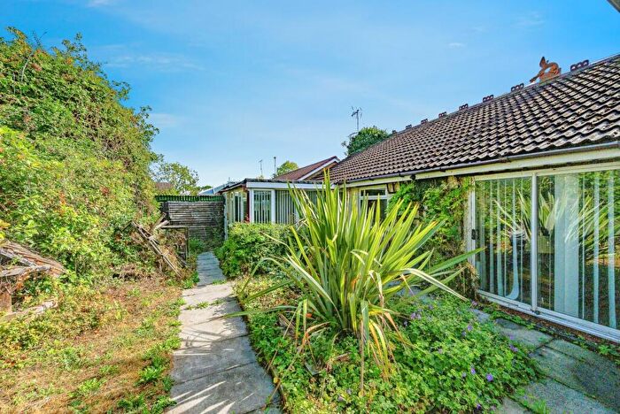 2 Bedroom Bungalow For Sale In Kingsmead, Edlesborough, Dunstable, Buckinghamshire, LU6