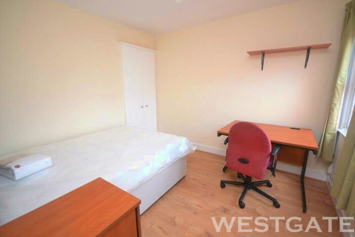 4 Bedroom Terraced House To Rent In Pitcroft Avenue, Reading, RG6