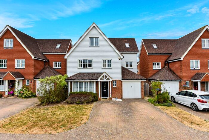 5 Bedroom Town House To Rent In Manley Boulevard, Snodland, Kent., ME6