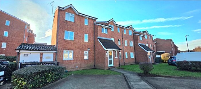 2 Bedroom Flat To Rent In Chaffinch Close, Edmonton, N9