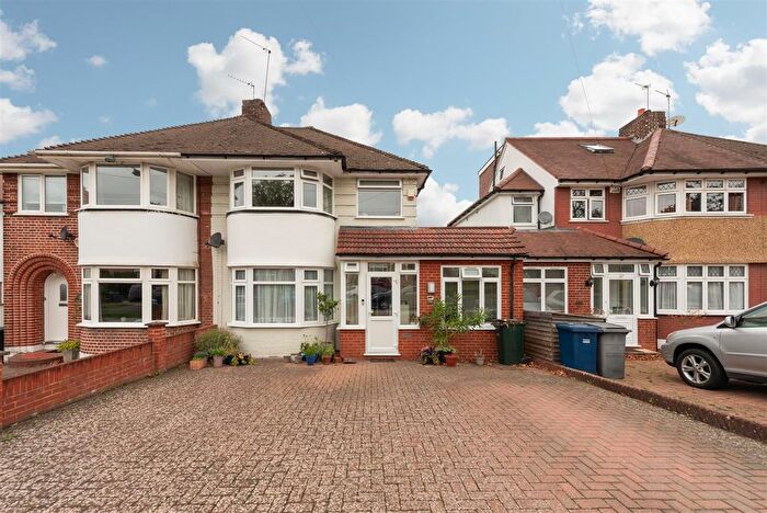4 Bedroom Semi-Detached House For Sale In Ashfield Road, London, N14