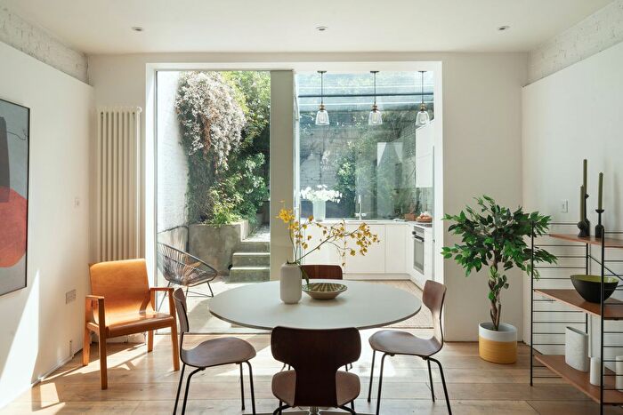 3 Bedroom Flat For Sale In St Charles Square, London, W10