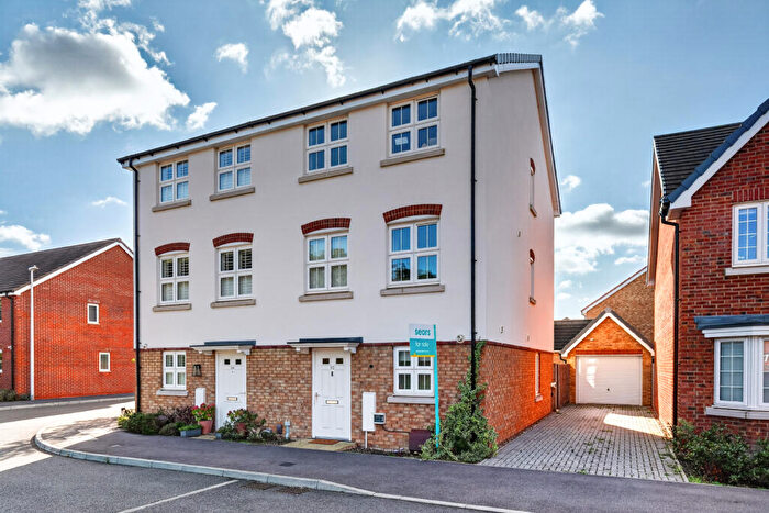 3 Bedroom Town House For Sale In Duffet Drive, Winnersh, RG41