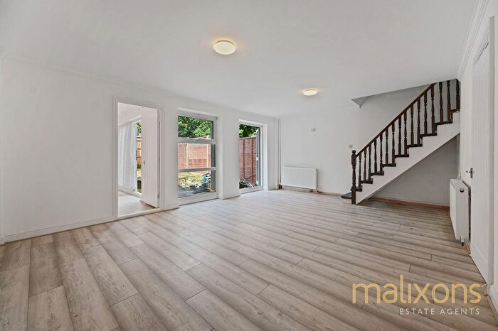 4 Bedroom Semi-Detached House To Rent In Mount Ephraim Lane, London, SW16