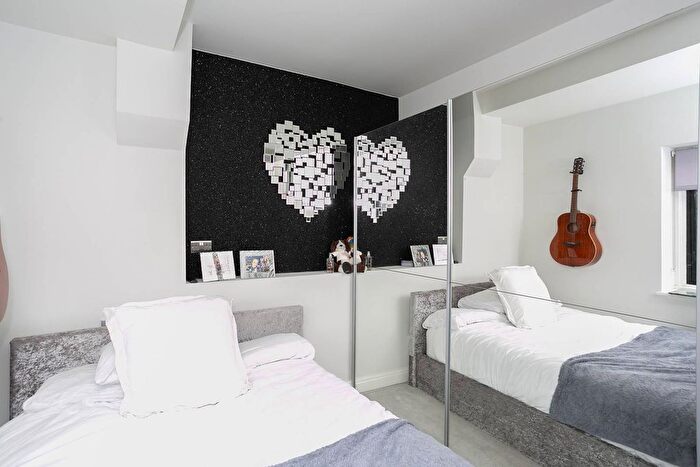 1 Bedroom Flat To Rent In High Steet, Bushey, WD23