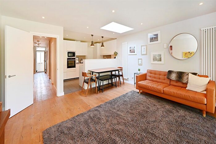 4 Bedroom Terraced House For Sale In Carbis Road, Limehouse, E14