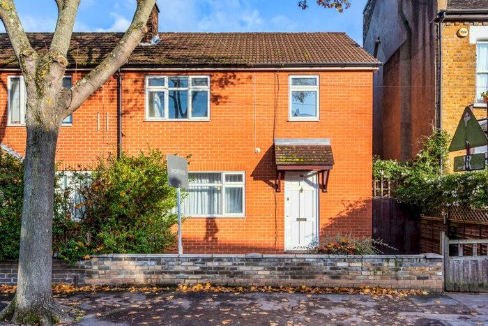3 Bedroom End Of Terrace House To Rent In Cranmer Road, E7