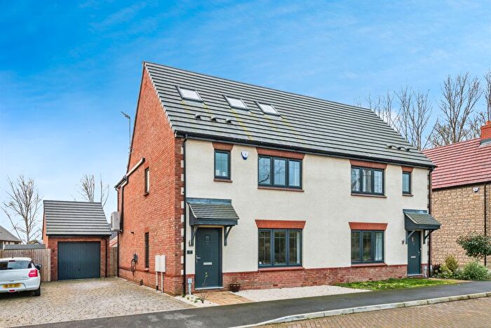 4 Bedroom Semi-detached House For Sale In Davies Edge, Marcham, Abingdon, OX13