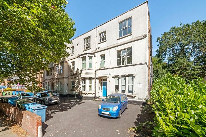 2 Bedroom Apartment To Rent In Lordship Lane, East Dulwich, London, SE22