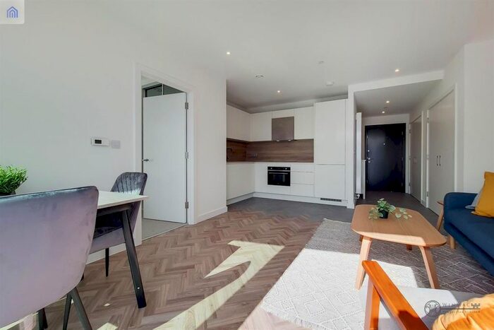 1 Bedroom Flat To Rent In Skyline Apartments, Makers Yard, London, E3