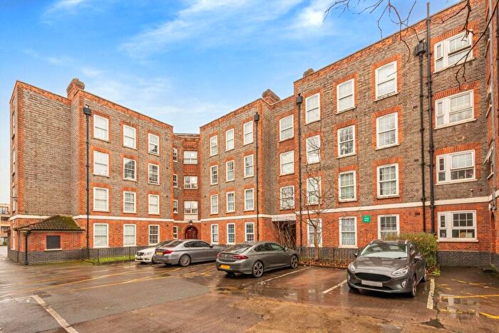 3 Bedroom Flat For Sale In Long Meadow, Kentish Town, NW5