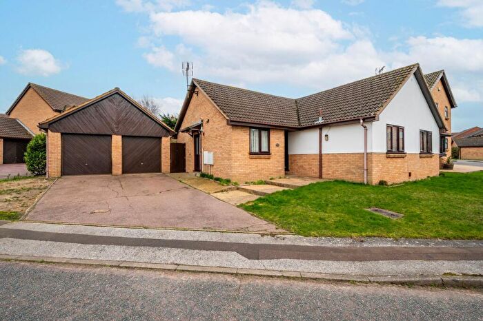 4 Bedroom Detached Bungalow For Sale In Akethorpe Way, Lowestoft, NR32
