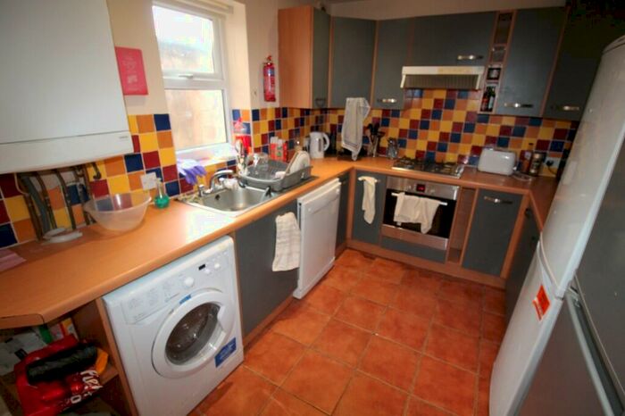 6 Bedroom Terraced House To Rent In Osborne Road, Newcastle Upon Tyne, NE2