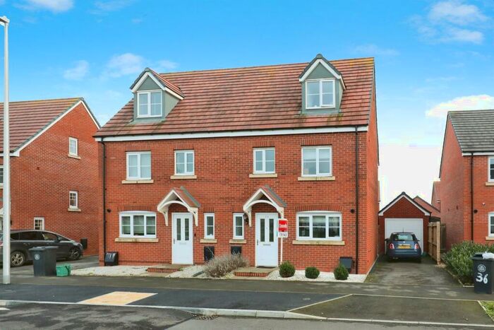 4 Bedroom Semi-Detached House For Sale In Anderton Avenue, Wellesbourne, Warwick, CV35