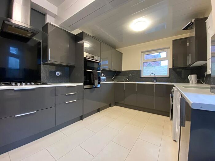 6 Bedroom House To Rent In Strathnairn Street, Roath, CF24