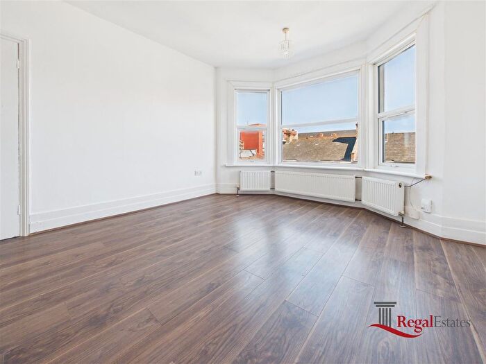 2 Bedroom Flat To Rent In Churchmead Road, London, NW10