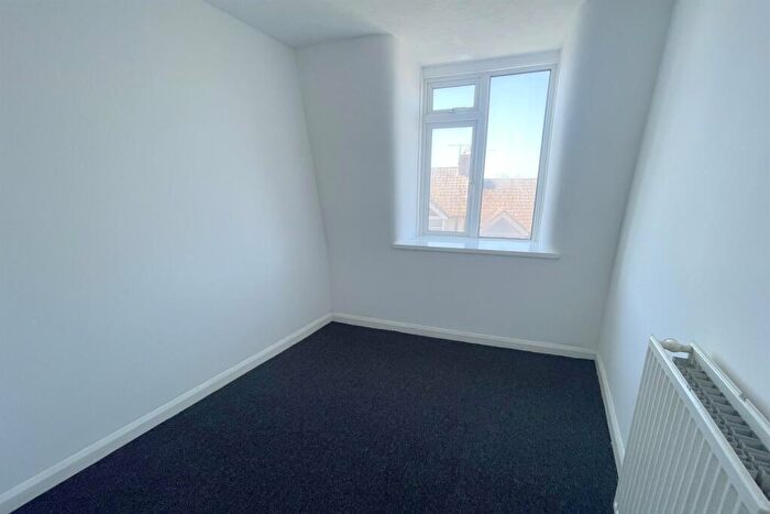 2 Bedroom Apartment To Rent In Church Hill Lodge, Church Hill, BN9