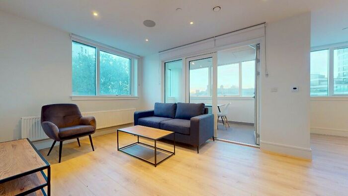 3 Bedroom Flat To Rent In North End Road, Wembley, Middlesex, HA9