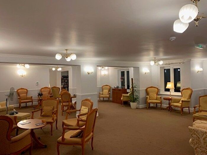 1 Bedroom Flat For Sale In Flat, Coachman Court, Ashingdon Road, Rochford, Essex, SS4