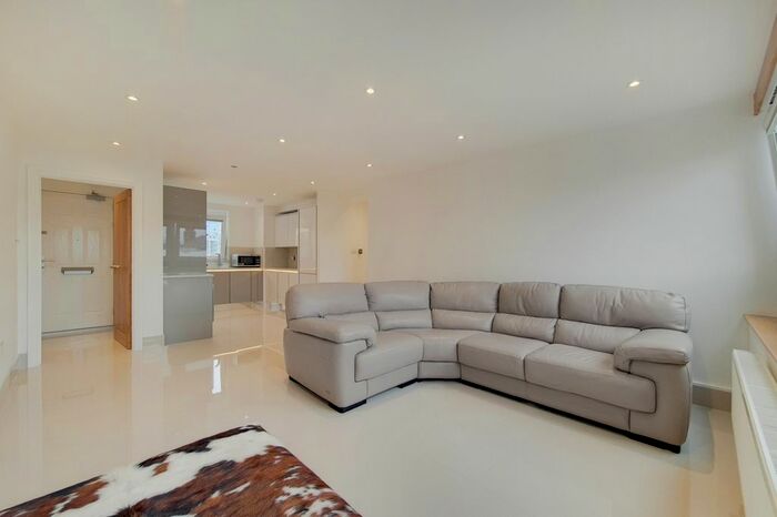 2 Bedroom Flat To Rent In Thornham Street, London, SE10