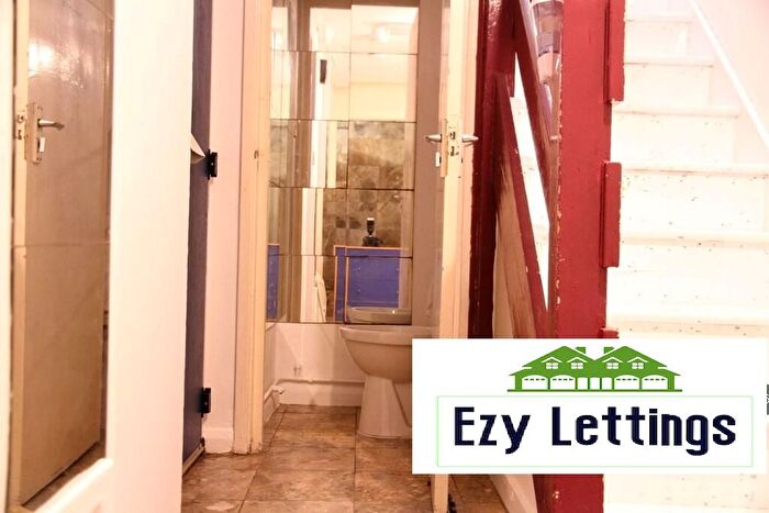 4 Bedroom Maisonette To Rent In East Street, London, SE17