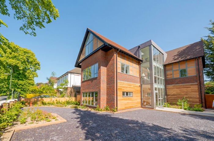 2 Bedroom Flat To Rent In Royston Grove, Pinner, HA5