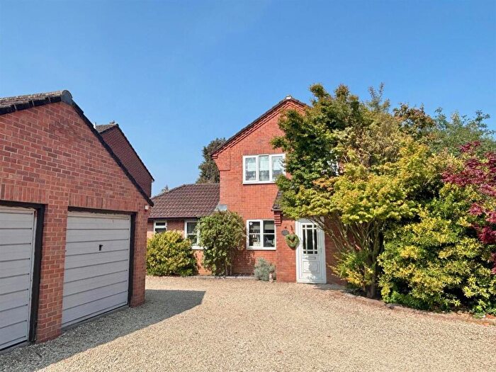 3 Bedroom Detached House For Sale In Frome Road, Trowbridge, BA14