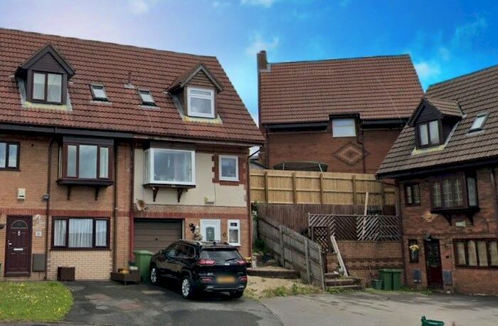 3 Bedroom End Of Terrace House To Rent In Hafod Wen, Tonyrefail, Porth, CF39