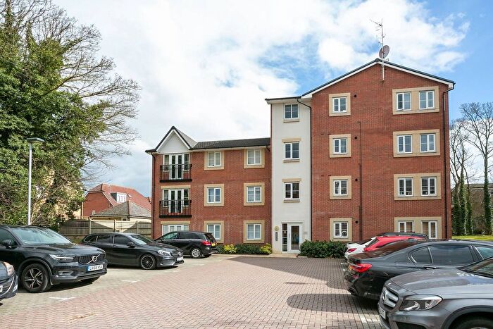 2 Bedroom Flat To Rent In Hawthorn House, Bushey, Watford, WD23