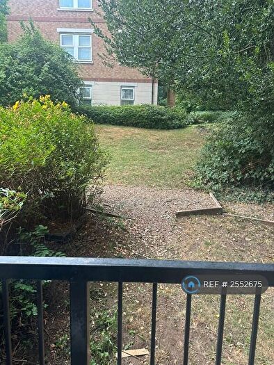 2 Bedroom Flat To Rent In Adrian Close, Hemel Hempstead, HP1