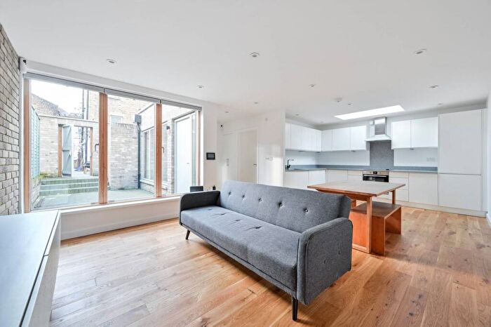 1 Bedroom Detached House For Sale In Ravensbourne Road, Catford, London, SE6