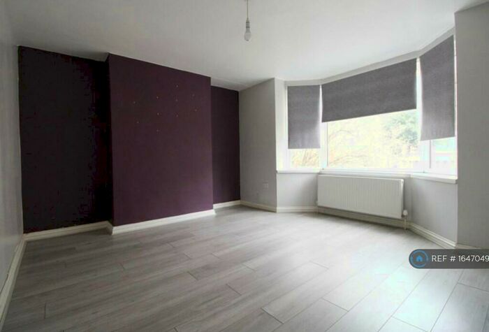 2 Bedroom Flat To Rent In Ridley Gardens, Swalwell, Newcastle Upon Tyne, NE16