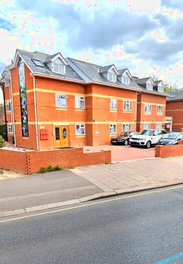 2 Bedroom Flat To Rent In Cressys Corner, Lampton Road, Hounslow, TW3