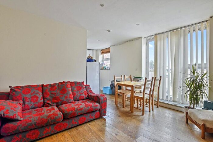2 Bedroom Flat To Rent In High Street London, N8