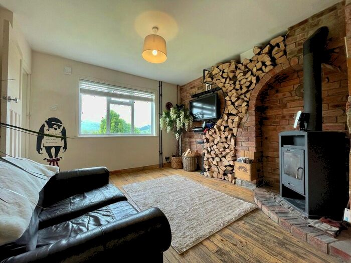 2 Bedroom Terraced House For Sale In Bakewell Road, Matlock, Derbyshire, DE4