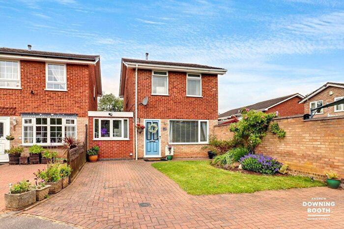 3 Bedroom Link Detached House For Sale In Winchester Close, Lichfield, WS13